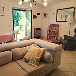 Mountain House With Private Garden بيت للعطل *